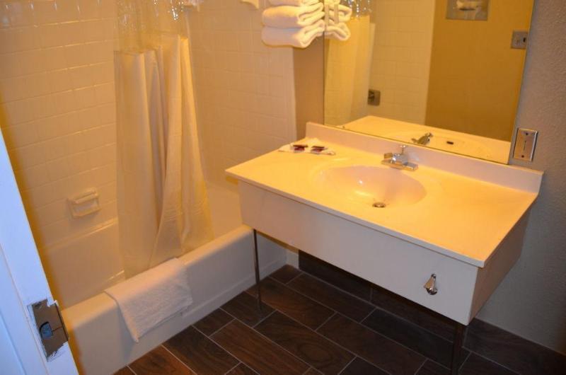 Shorecrest Motor Inn Детройт Экстерьер фото